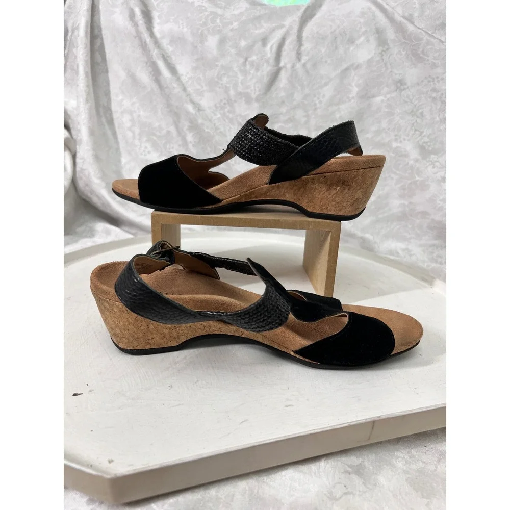 Vionic Kaytie Black Suede Leather Cork Wedge T-Strap Sandals Womens 9 JH:02-2023